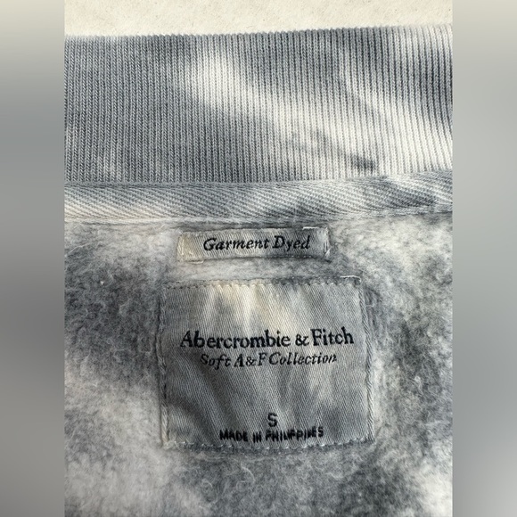 ABERCROMBIE & FITCH Wash Effect Sharkbite V-Neck Sweatshirt, Size SMALL - Picture 13 of 14